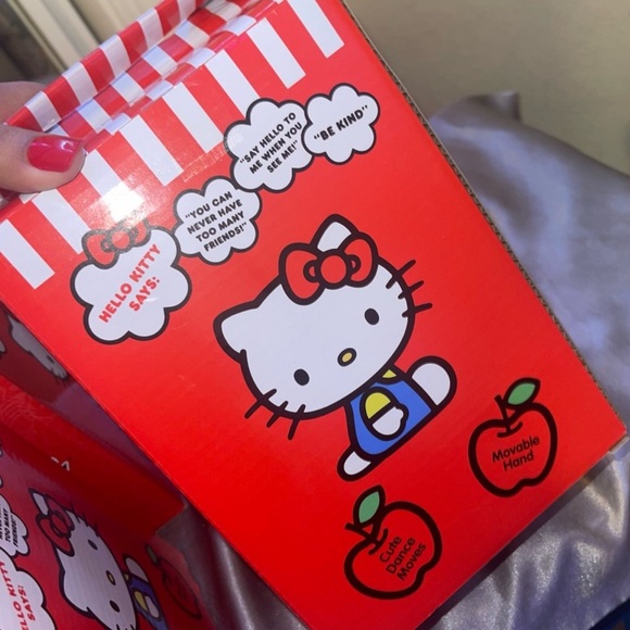 Hello Kitty Rhinestone Dancing Figure - Picture 6 of 6